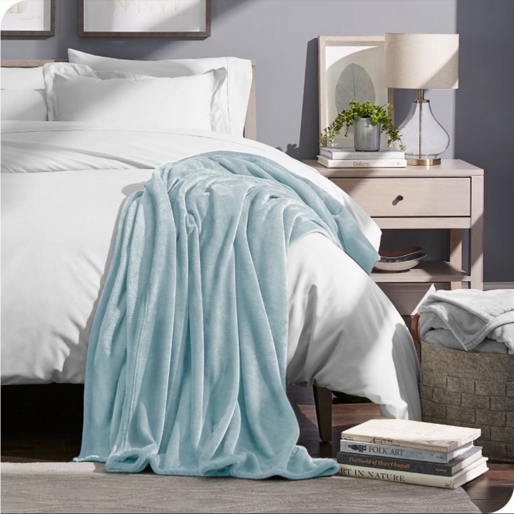 New Light Blue Microplush Twin/Twin XL Fleece Blanket by Bare Home